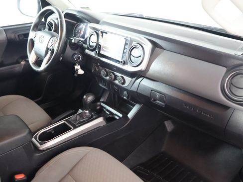 Used 2020 Toyota Tacoma SR5 AWD/4WD image 44