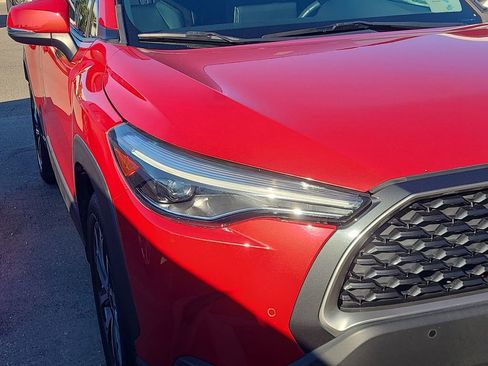 Used 2022 Toyota Corolla Cross XLE image 6