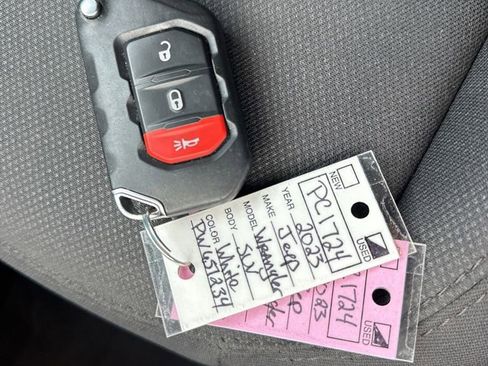 Used 2023 Jeep Wrangler Unlimited image 32