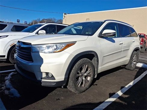 Used 2015 Toyota Highlander XLE image 2