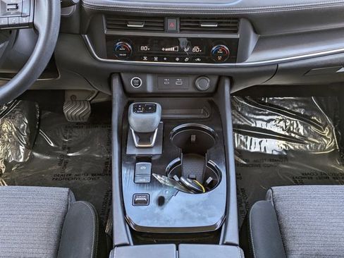 Used 2023 Nissan Rogue SV image 20