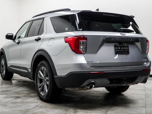 Used 2022 Ford Explorer XLT w/ Equipment Group 202A image 11