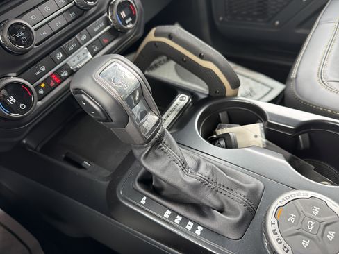 New 2025 Ford Bronco Badlands image 24