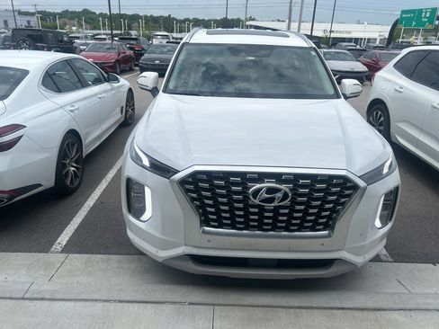 Used 2021 Hyundai Palisade Limited FWD image 3