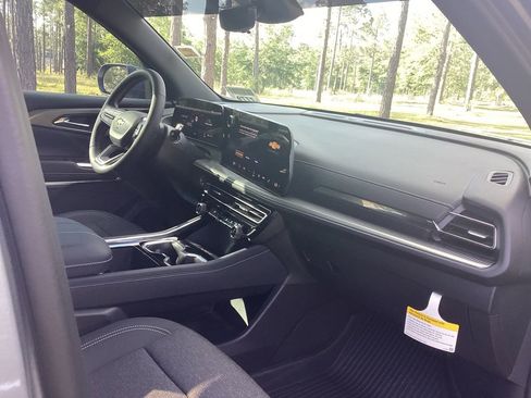 New 2026 Chevrolet Traverse LT w/ Driver Confidence Package FWD image 22