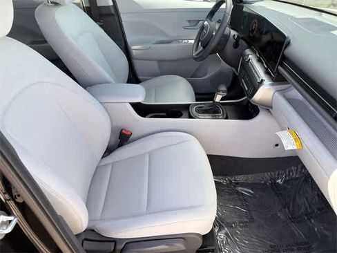 Certified 2025 Hyundai Kona SEL image 18