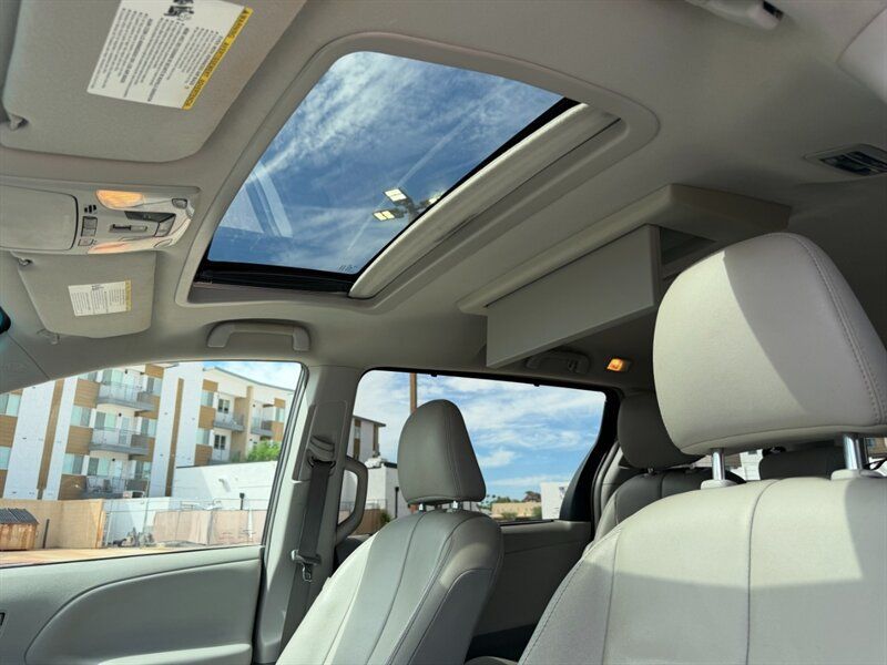 Used 2014 Toyota Sienna XLE w/ XLE Premium Package FWD image 20