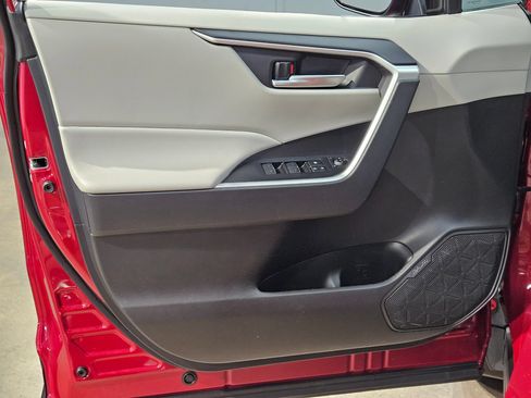 Certified 2025 Toyota RAV4 XLE Premium FWD image 20