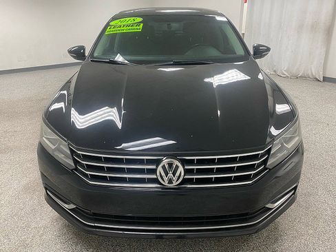 Used 2018 Volkswagen Passat 2.0T SE image 2