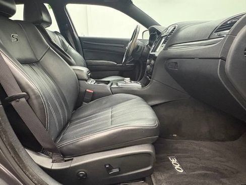 Used 2015 Chrysler 300 S RWD image 31