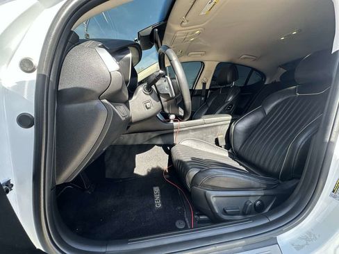 Used 2022 Genesis G70 3.3T image 11