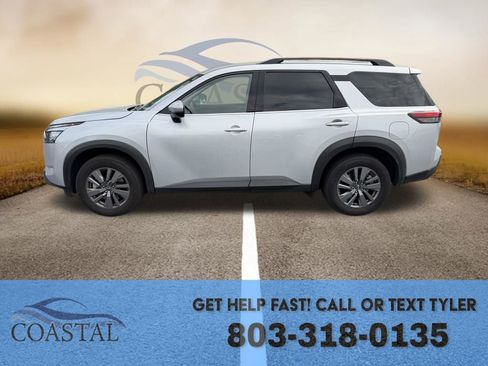 Used 2025 Nissan Pathfinder SV image 4