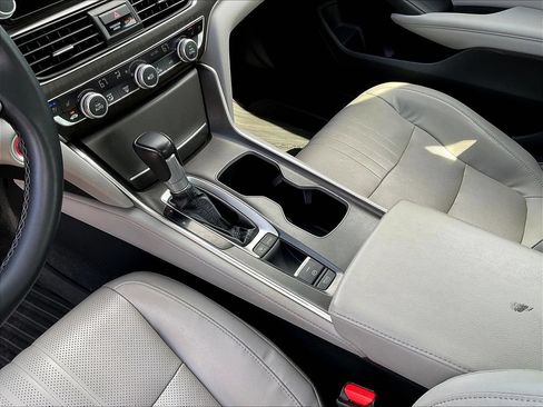 Used 2018 Honda Accord Touring image 24