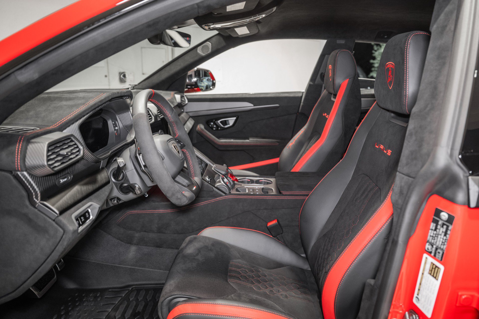 Used 2024 Lamborghini Urus Performante AWD/4WD image 2