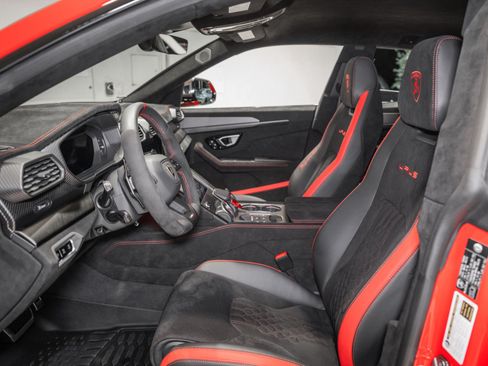 Used 2024 Lamborghini Urus Performante AWD/4WD image 2