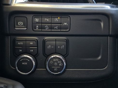 Used 2025 Chevrolet Tahoe Z71 AWD/4WD image 39