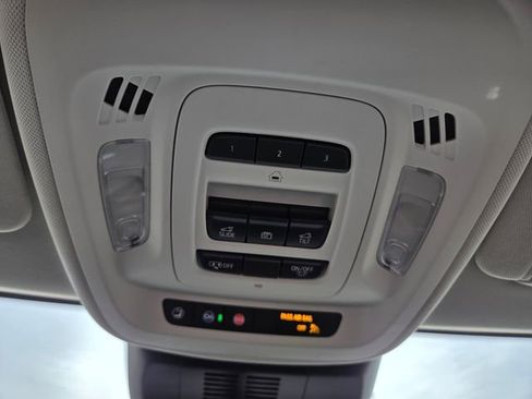 Used 2024 Buick Envision Avenir image 33