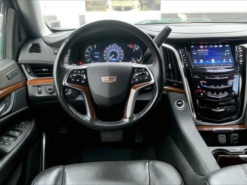 Used 2020 Cadillac Escalade Luxury image 4