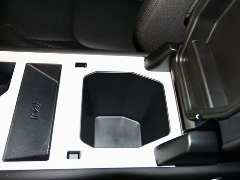 Used 2025 Land Rover Defender 110 S AWD/4WD image 53