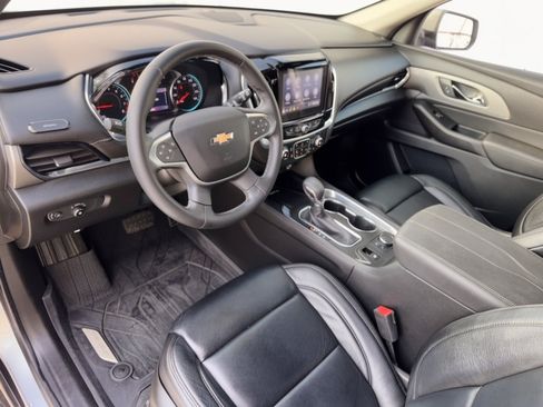 Used 2023 Chevrolet Traverse LT FWD image 4