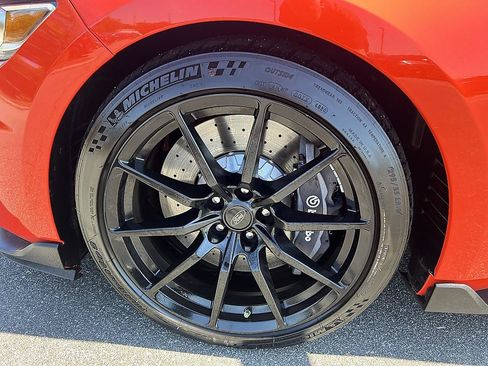 Used 2016 Ford Mustang Shelby GT350 w/ Technology Package RWD image 9