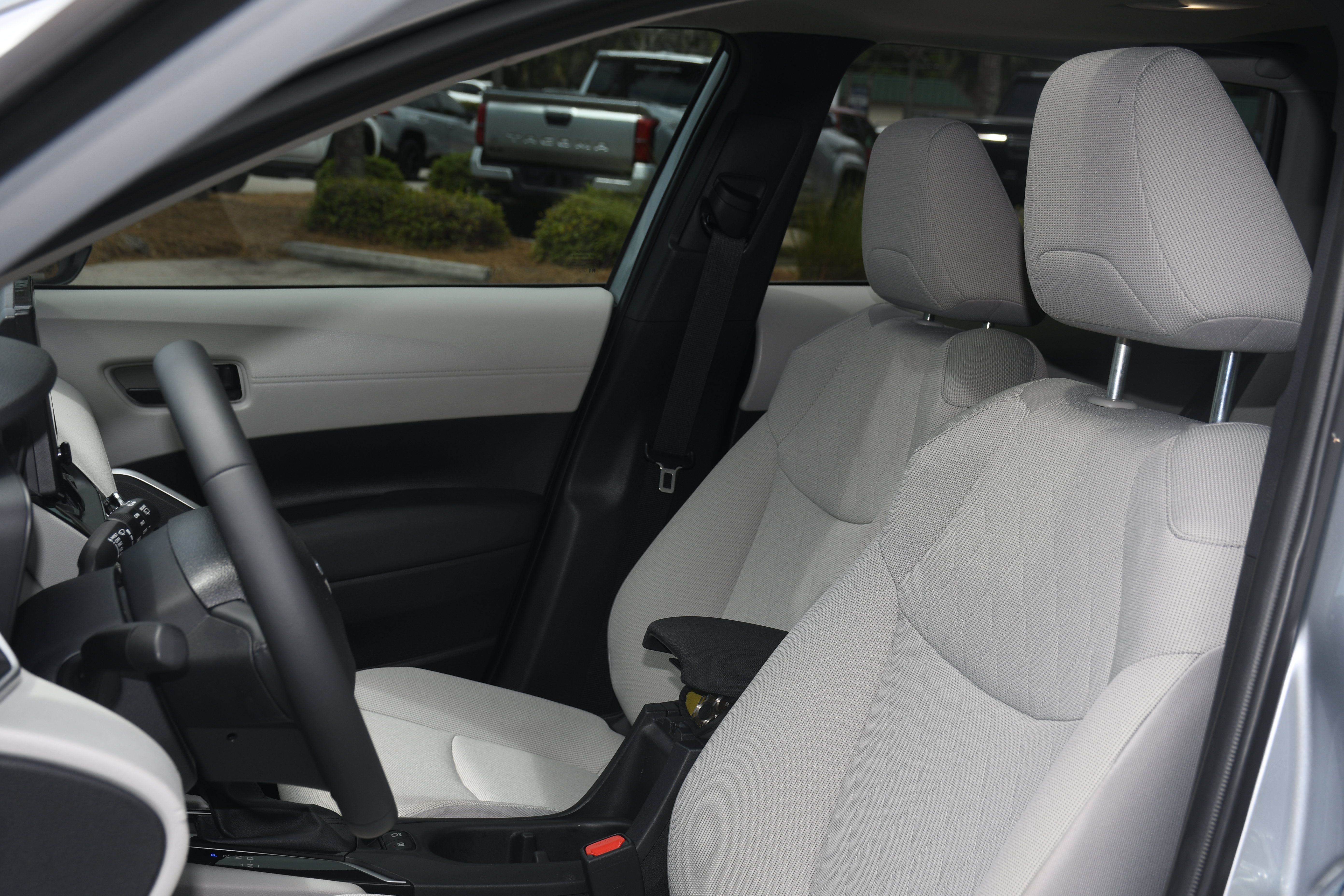 Certified 2025 Toyota Corolla Cross LE w/ Moonroof Package FWD image 12