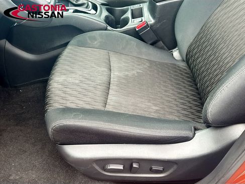 Used 2018 Nissan Rogue SV w/ Premium Package image 26