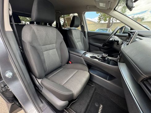 Used 2025 Nissan Rogue SV FWD image 38