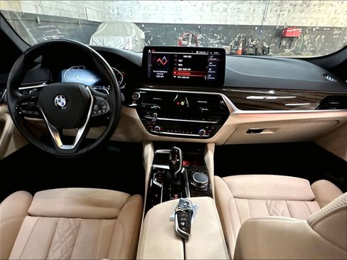 Used 2023 BMW 530i w/ Convenience Package RWD image 16