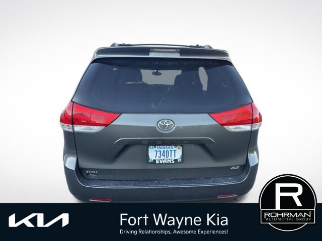 Used 2012 Toyota Sienna XLE w/ Entertainment Pkg FWD image 4