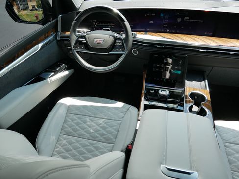 Used 2026 Cadillac Escalade Platinum Sport AWD/4WD image 7