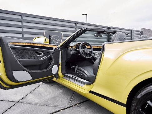 Used 2022 Bentley Continental GT image 25