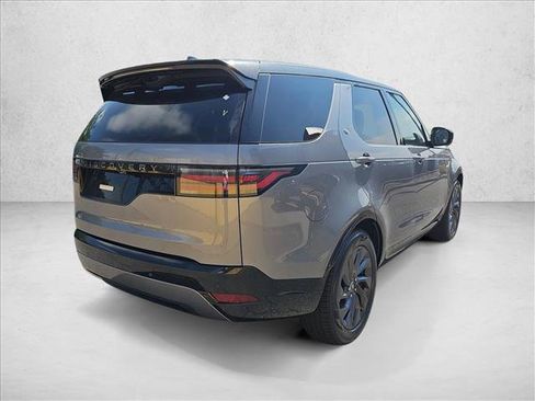 Used 2024 Land Rover Discovery Dynamic SE image 2
