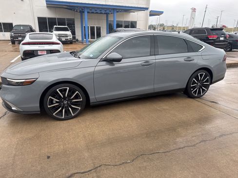 Used 2025 Honda Accord Touring image 3