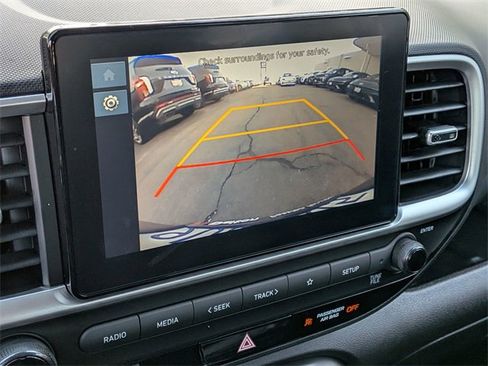 Used 2025 Hyundai Venue SEL image 20