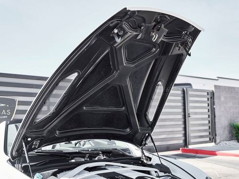 Used 2017 Aston Martin Vanquish S image 26