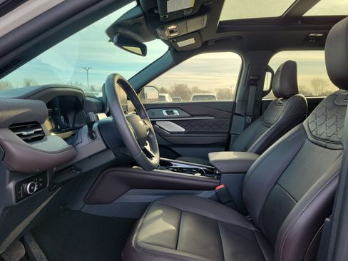 Used 2025 Ford Explorer Platinum w/ Ultimate Package image 15