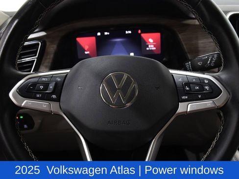 Used 2025 Volkswagen Atlas SEL AWD/4WD image 11