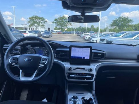 Used 2024 Ford Explorer XLT RWD image 19