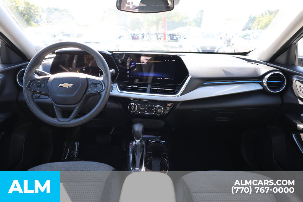 Used 2025 Chevrolet Trax LT FWD image 28