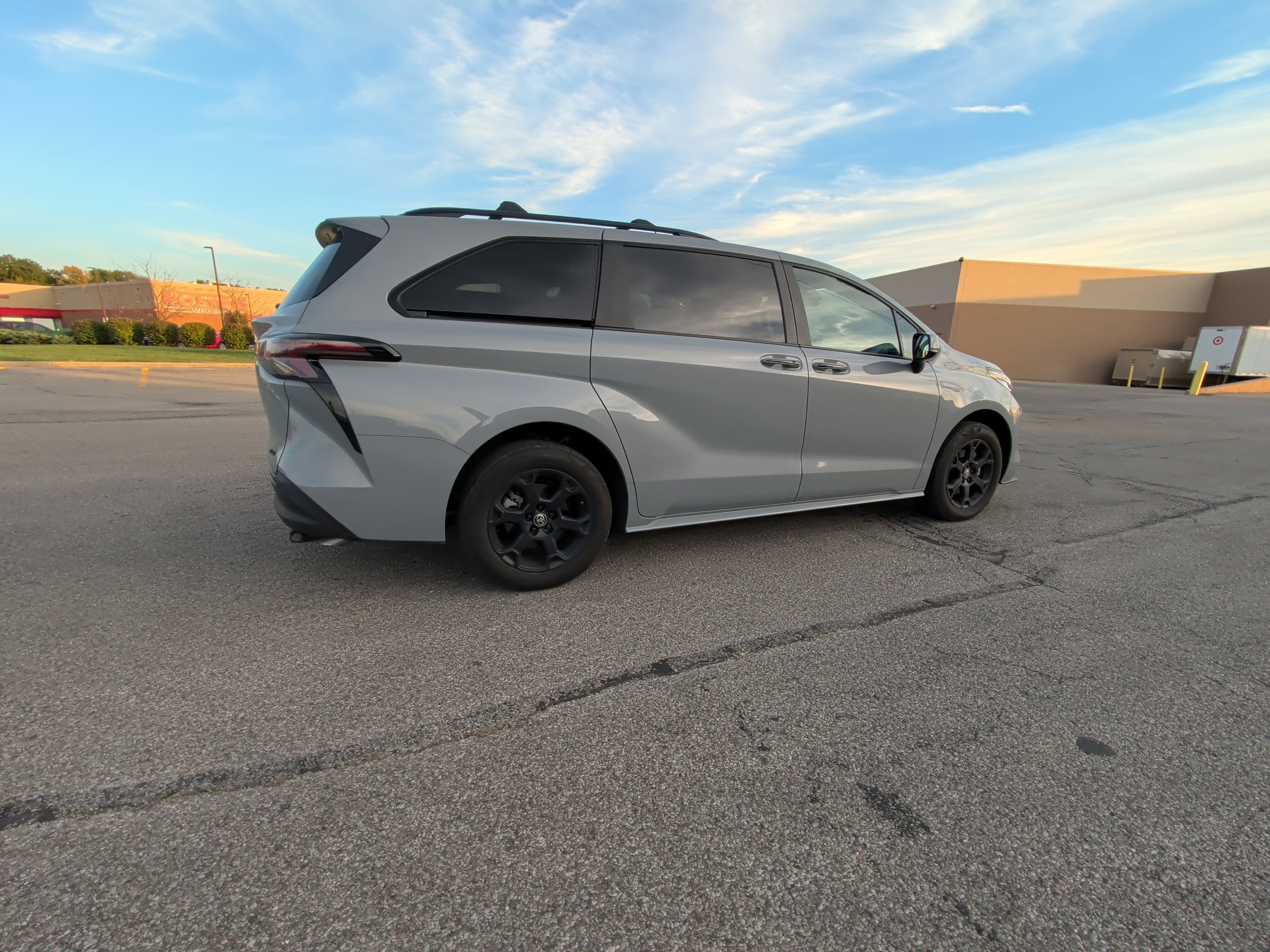 Used 2025 Toyota Sienna XLE Woodland Edition AWD/4WD image 23