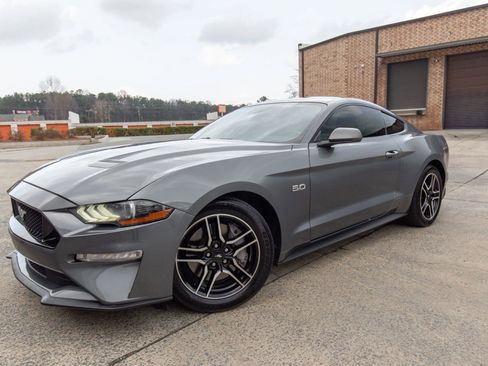 Used 2021 Ford Mustang GT image 3