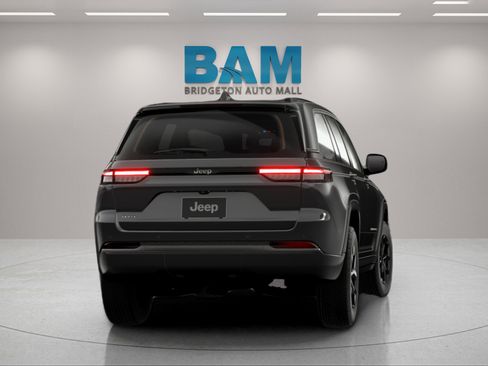 New 2026 Jeep Grand Cherokee Altitude image 7