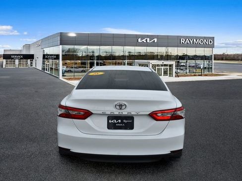 Used 2018 Toyota Camry FWD image 4