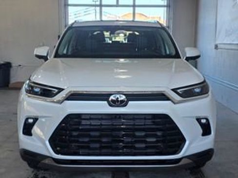 New 2026 Toyota Grand Highlander Platinum image 10