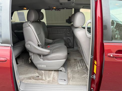 Used 2008 Toyota Sienna XLE Limited image 4