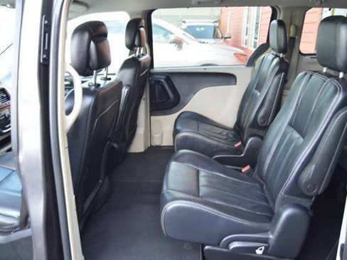 Used 2015 Chrysler Town & Country Touring FWD image 50
