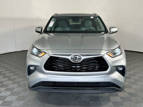 Used 2023 Toyota Highlander XLE FWD image 8
