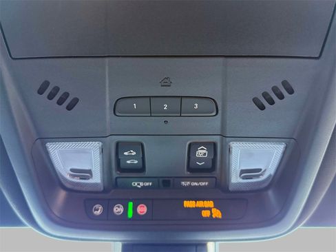 Used 2025 Cadillac XT6 Luxury image 29