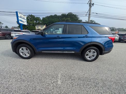 Certified 2023 Ford Explorer XLT w/ Equipment Group 202A AWD/4WD image 3